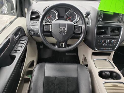 Used 2018 Dodge Grand Caravan SXT image 15