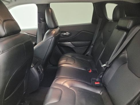 Used 2020 Jeep Cherokee Limited image 18