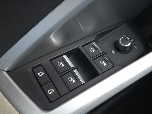 Used 2020 Audi Q3 2.0T Premium image 31