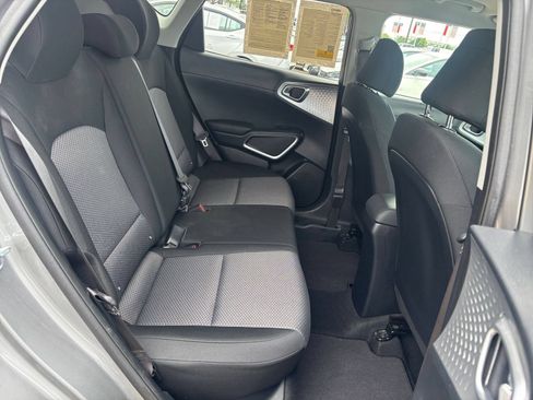 Used 2025 Kia Soul LX w/ LX Technology Package FWD image 23