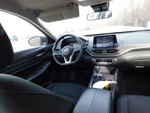 Used 2025 Nissan Altima 2.5 SV image 6