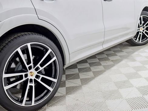 Used 2024 Porsche Cayenne image 12