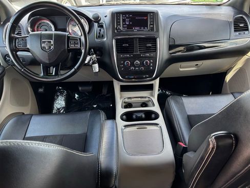 Used 2019 Dodge Grand Caravan SXT image 16