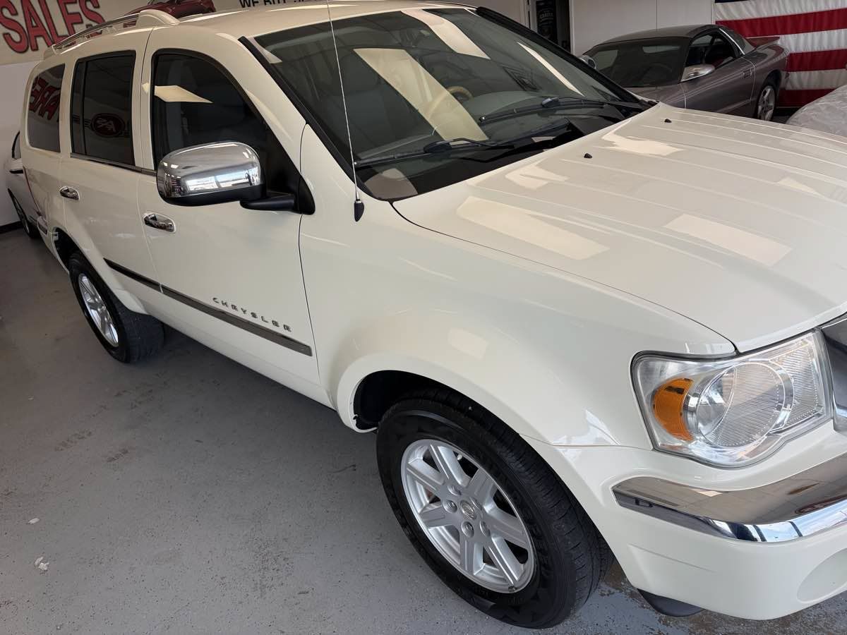 Used 2007 Chrysler Aspen Limited RWD image 3