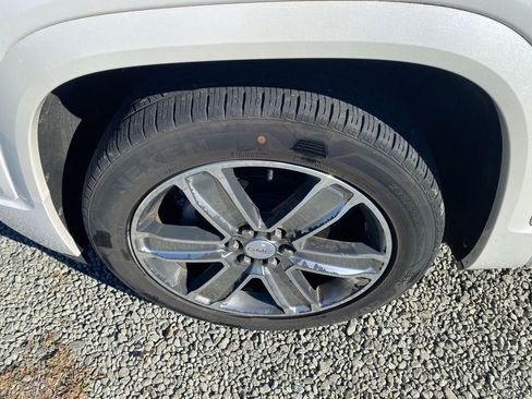 Used 2017 GMC Acadia Denali w/ Technology Package image 28