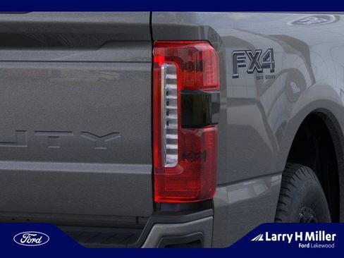 New 2026 Ford F250 Lariat w/ Black Appearance Package image 21