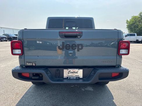 Used 2025 Jeep Gladiator Sport AWD/4WD image 5