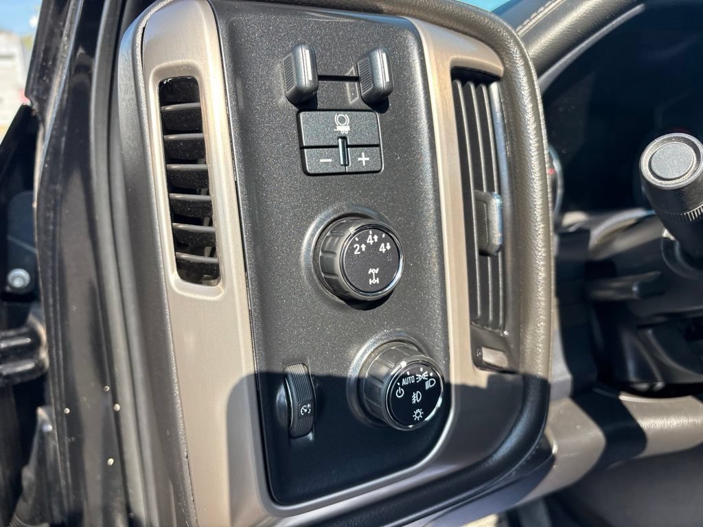 Used 2015 GMC Sierra 2500 Denali w/ Duramax Plus Package AWD/4WD image 19