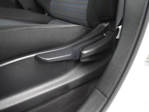 Used 2024 Nissan Leaf S image 28