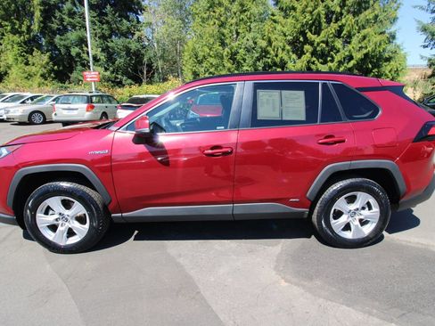 Used 2020 Toyota RAV4 XLE w/ Convenience Package AWD/4WD image 2