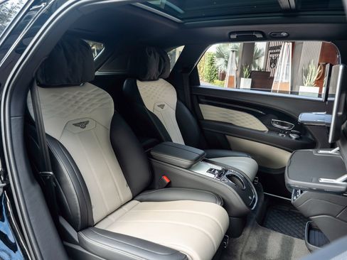 Used 2023 Bentley Bentayga Extended Wheelbase image 58