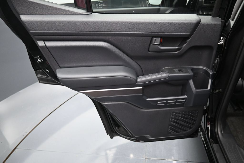 Used 2025 Toyota 4Runner SR5 AWD/4WD image 27