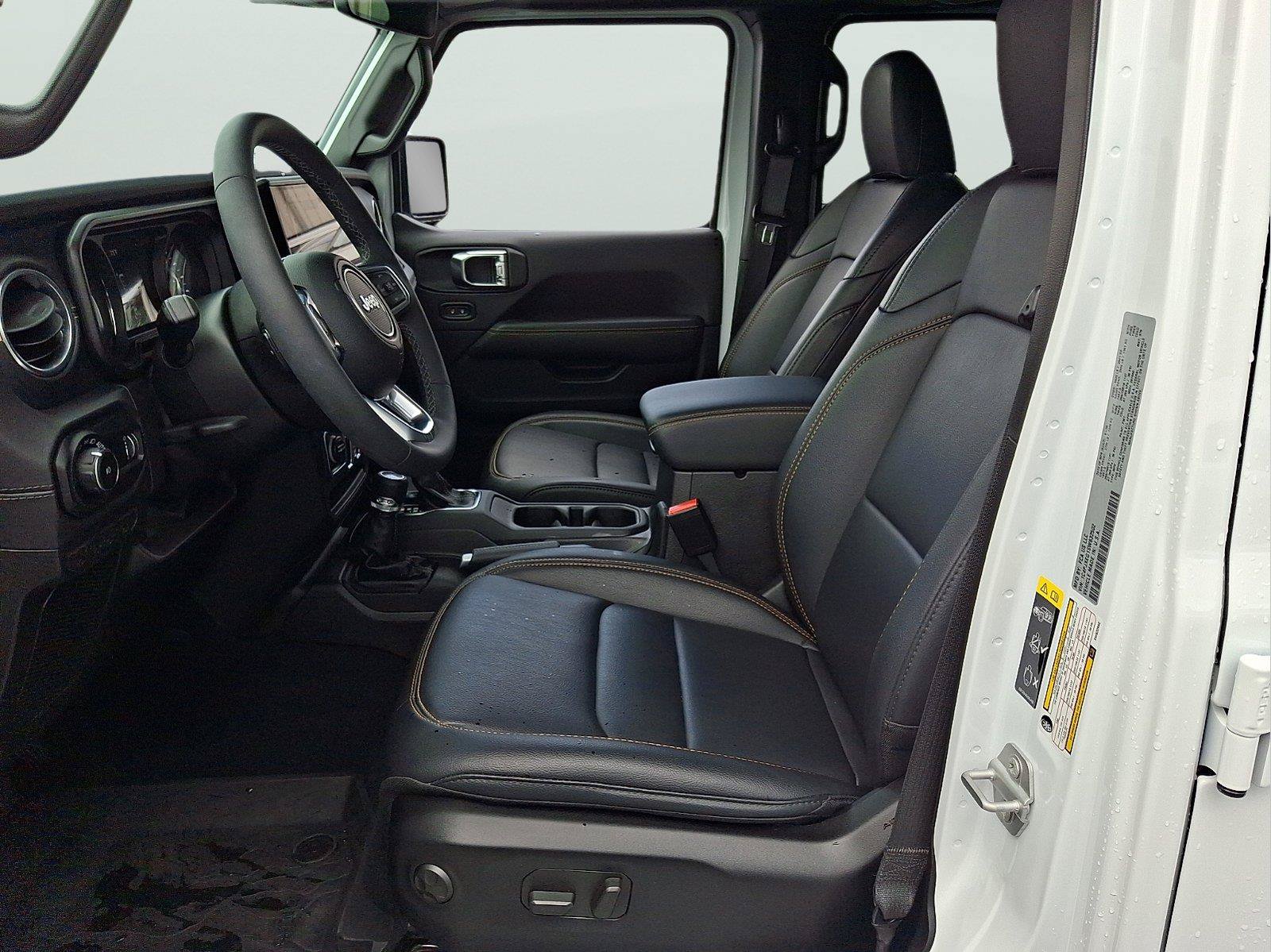 Used 2025 Jeep Wrangler Unlimited Sahara AWD/4WD image 12