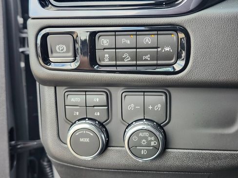 Used 2026 GMC Yukon XL AT4 AWD/4WD image 23