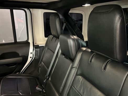 Used 2020 Jeep Wrangler Unlimited Sahara AWD/4WD image 21