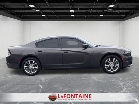 Used 2022 Dodge Charger SXT image 6