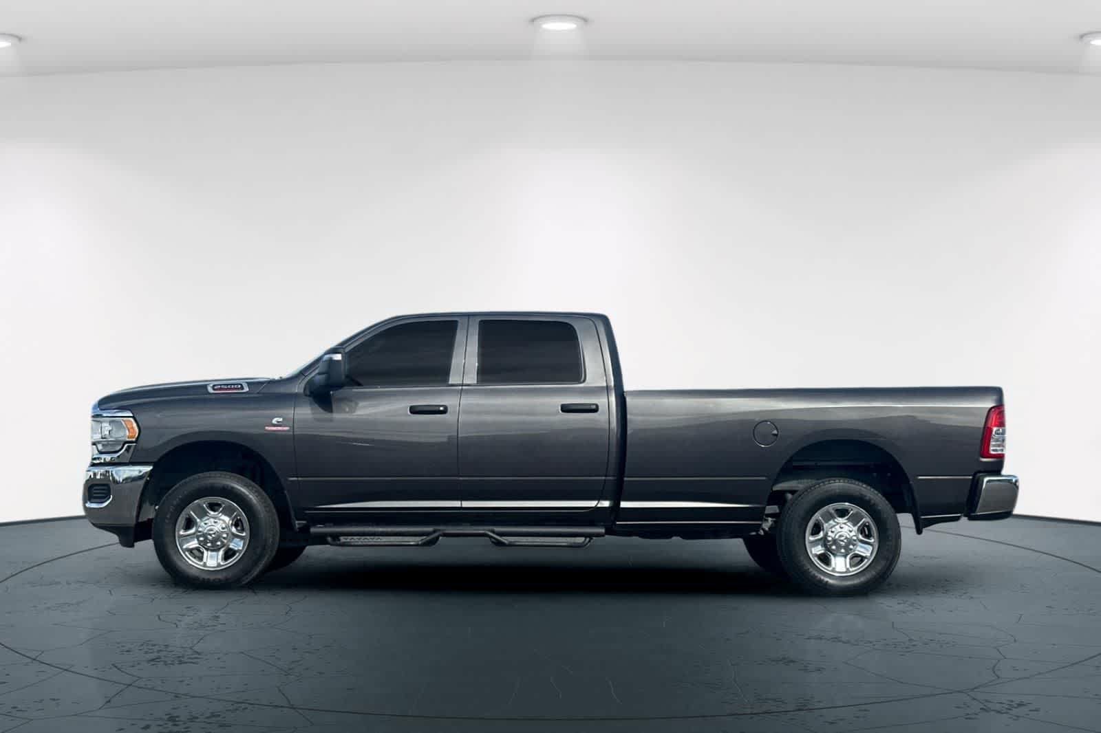 Used 2024 RAM 2500 Tradesman w/ Chrome Appearance Group AWD/4WD image 9