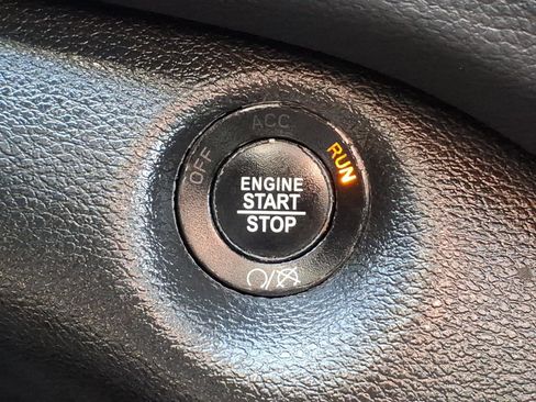 Certified 2021 Jeep Cherokee Latitude Lux w/ Sun & Sound Group image 17