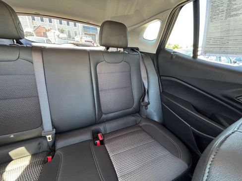 Used 2025 Chevrolet Trax LT FWD image 36