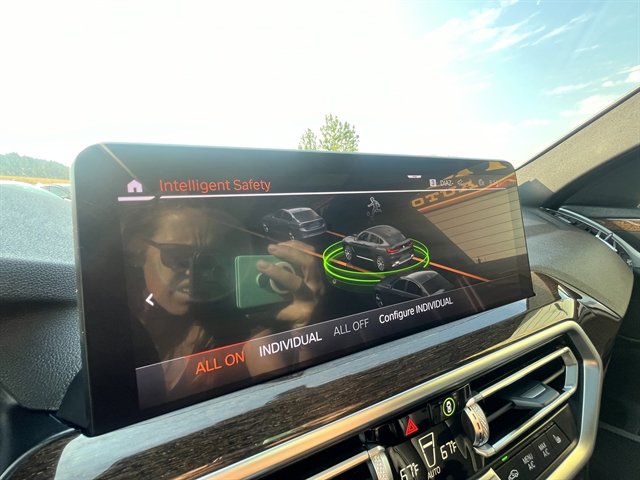 Used 2025 BMW X4 xDrive30i AWD/4WD image 32
