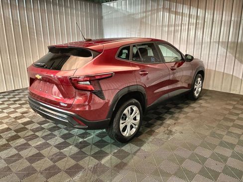 Used 2024 Chevrolet Trax LS w/ Driver Confidence Package image 8