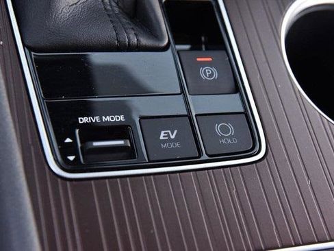 Used 2021 Toyota Sienna XLE w/ XLE Plus Package image 17