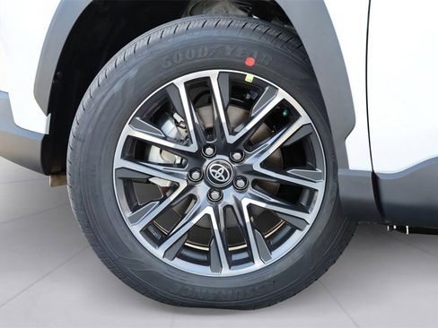 Certified 2026 Toyota Corolla Cross XLE image 8