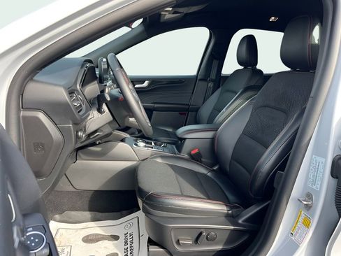 Used 2025 Ford Escape ST-Line w/ Cold Weather Package FWD image 8