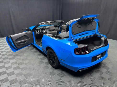 Used 2014 Ford Mustang Convertible image 28