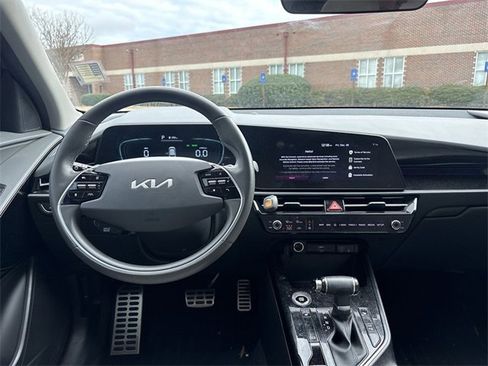 Certified 2023 Kia Niro EX Touring image 9