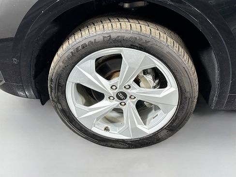 Used 2021 Audi Q5 Prestige w/ Prestige Package image 38