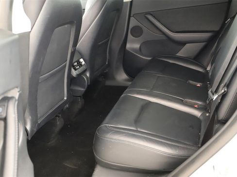 Used 2022 Tesla Model Y Long Range image 27