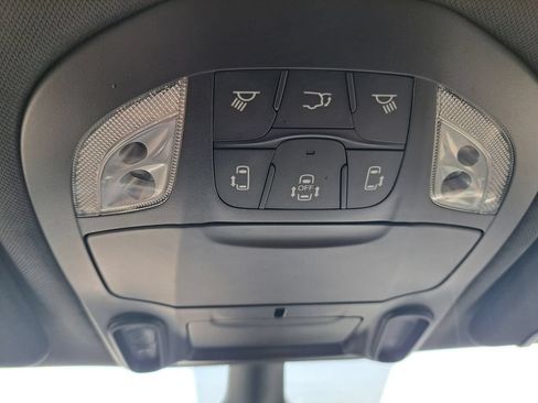 Certified 2026 Chrysler Pacifica Limited FWD image 21