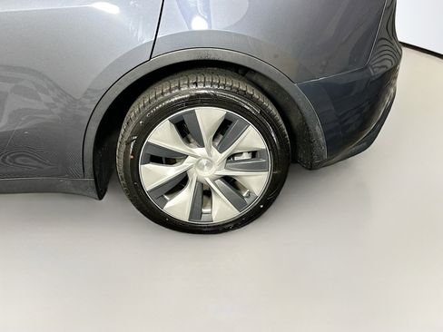 Used 2023 Tesla Model Y Long Range AWD/4WD image 11