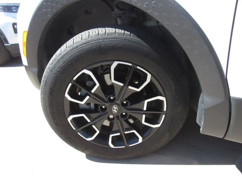 Used 2023 Hyundai Santa Cruz SEL Premium image 5