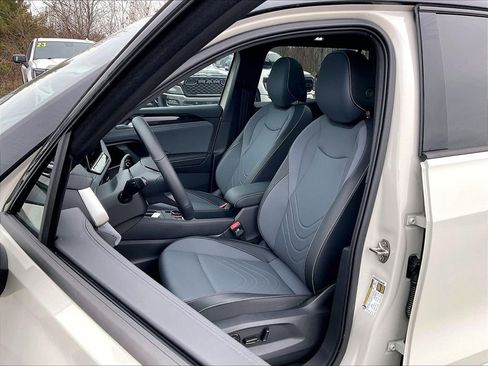 New 2026 Volkswagen Tiguan SE R-Line image 11