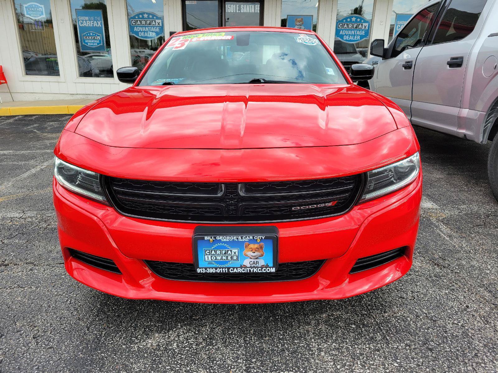 Used 2023 Dodge Charger SXT RWD image 2