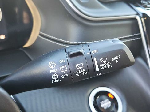 Used 2025 Jeep Grand Cherokee Laredo w/ Luxury Tech Group I image 39