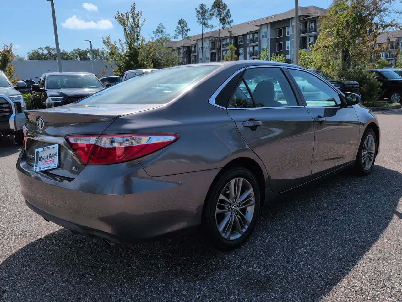 Used 2017 Toyota Camry SE FWD image 6