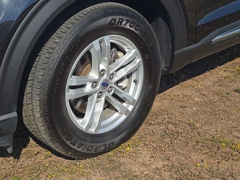 Used 2024 Ford Explorer XLT w/ Equipment Group 202A image 9