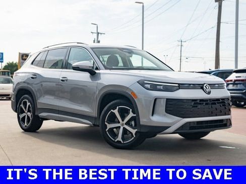 New 2025 Volkswagen Tiguan SE image 8