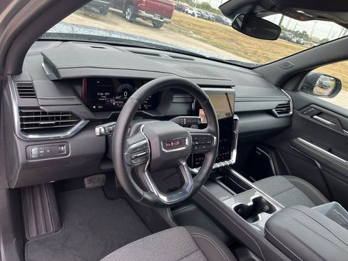 Used 2025 GMC Acadia Elevation image 17