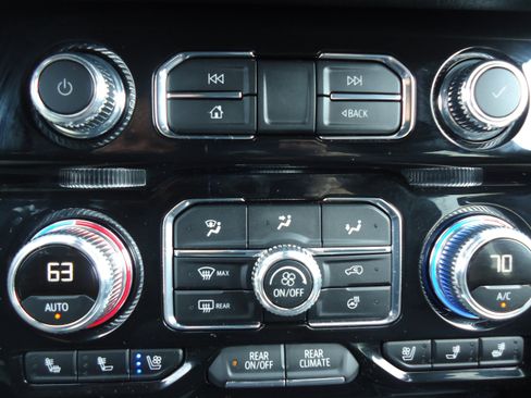 Used 2024 GMC Yukon Denali w/ Advanced Technology Package AWD/4WD image 20