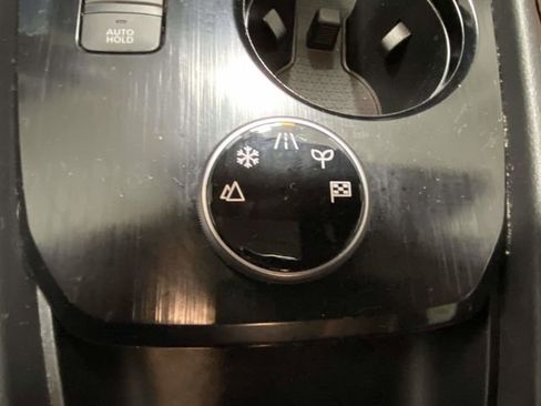 Used 2023 Nissan Rogue SV image 17