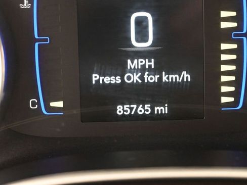 Used 2022 Chrysler Voyager LX image 18