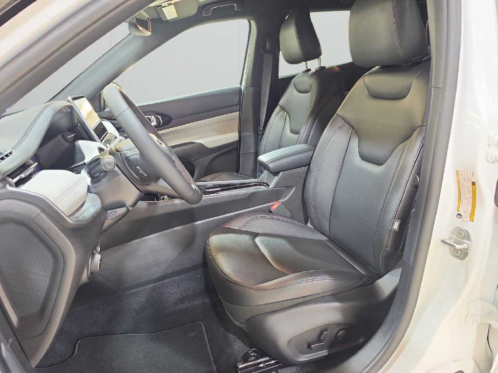 New 2026 Jeep Compass Limited AWD/4WD image 11