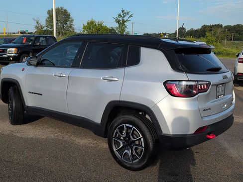 Used 2024 Jeep Compass Trailhawk AWD/4WD image 3
