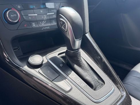 Used 2017 Ford Focus Titanium image 16