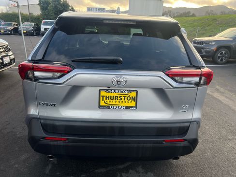 Used 2022 Toyota RAV4 LE image 9