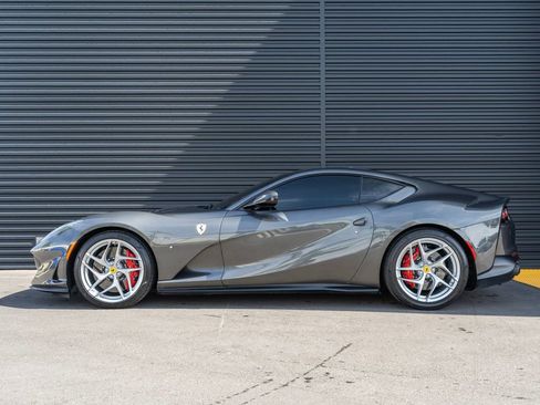 Used 2019 Ferrari 812 Superfast RWD image 2